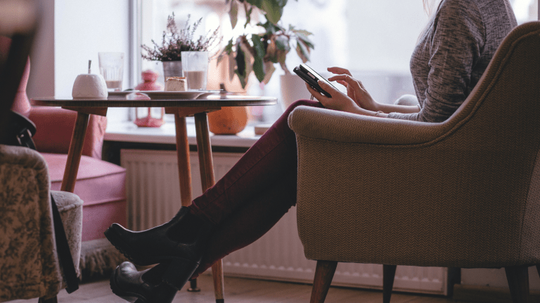 FOMO - fear of missing out (frica de a rata ceva): cauze și soluții